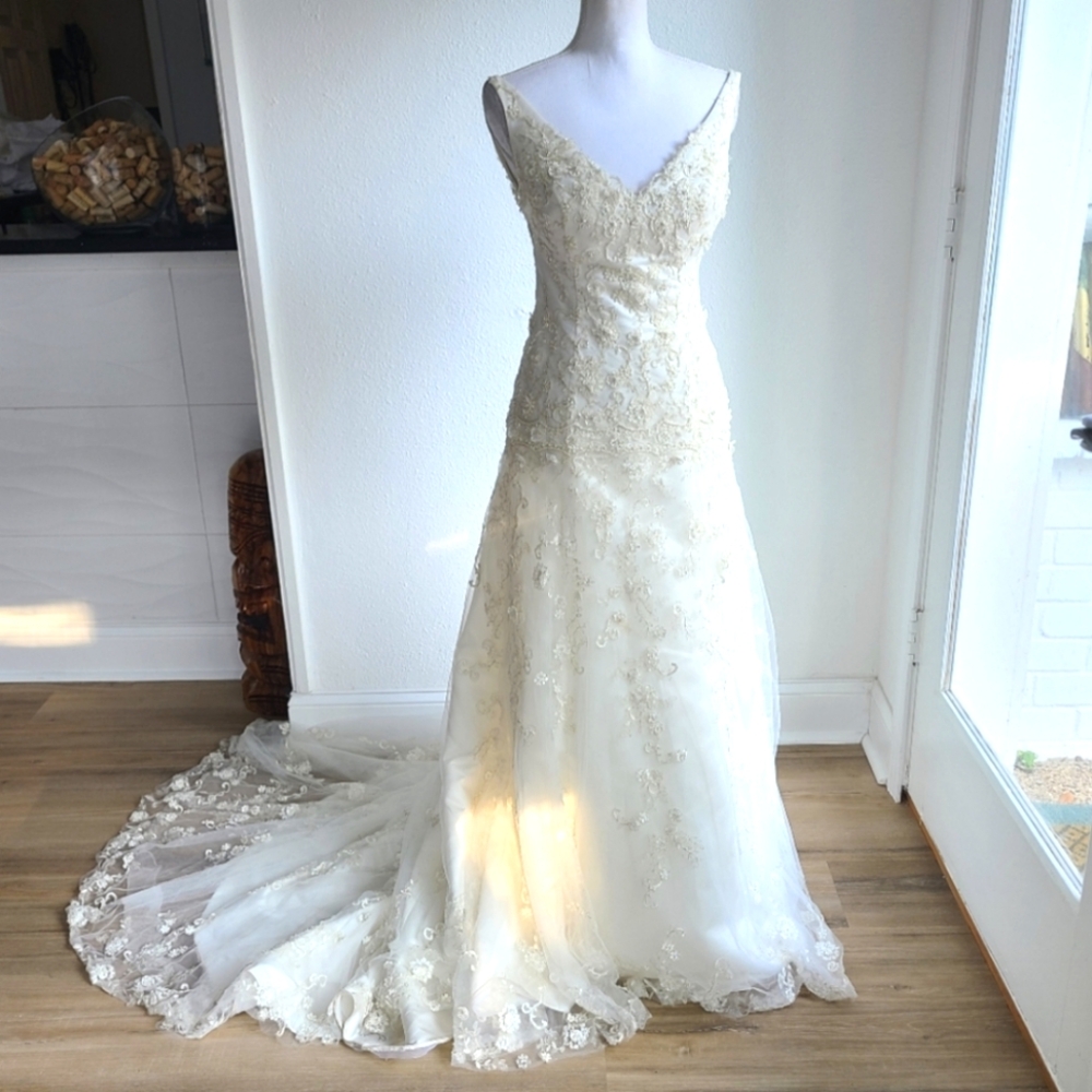 Casablanca Ivory Wedding Dress 1860 size 8